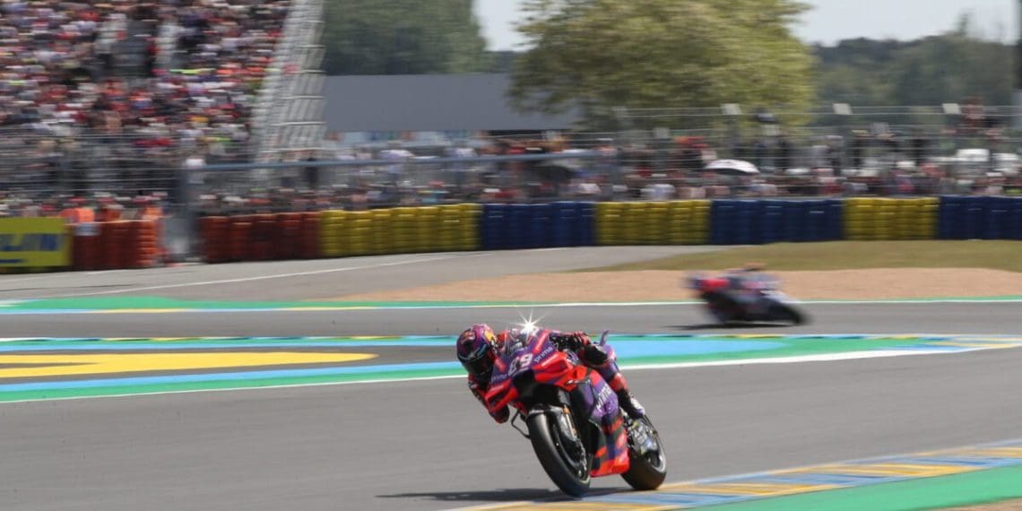 Martin emerge vitorioso sobre Marquez e Bagnaia em emocionante Grande Prêmio da França.