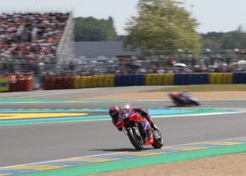 Martin emerge vitorioso sobre Marquez e Bagnaia em emocionante Grande Prêmio da França.