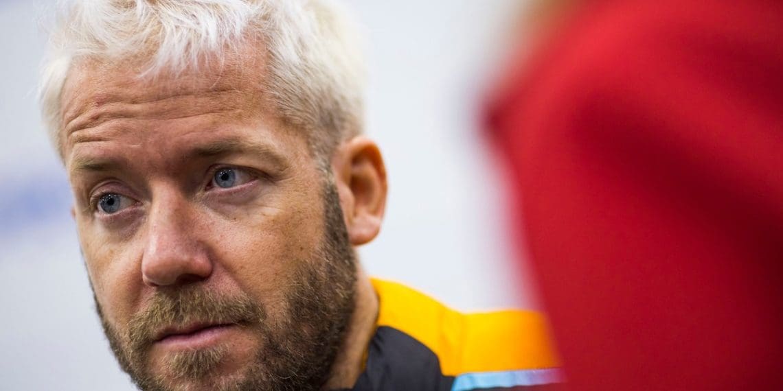 Evans se destaca nos treinos de Mônaco enquanto Bird machucado é substituído por Barnard.