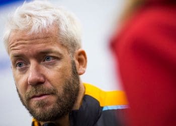 Evans se destaca nos treinos de Mônaco enquanto Bird machucado é substituído por Barnard.