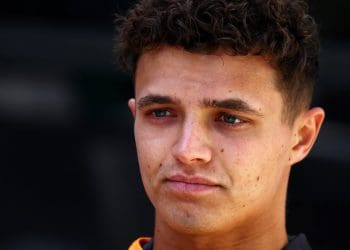 Norris preocupado com desafio da Ferrari à McLaren no Grande Prêmio do Japão de Fórmula 1.