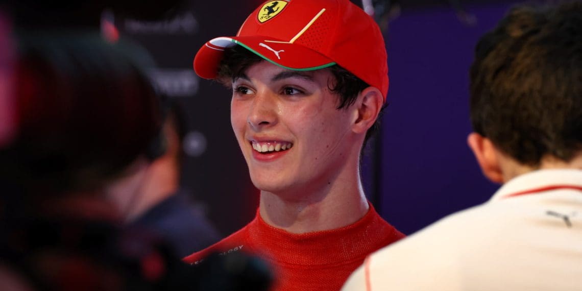 Hamilton elogia Bearman por impressionante estreia na F1: ‘Eu não estava preparado aos 18’