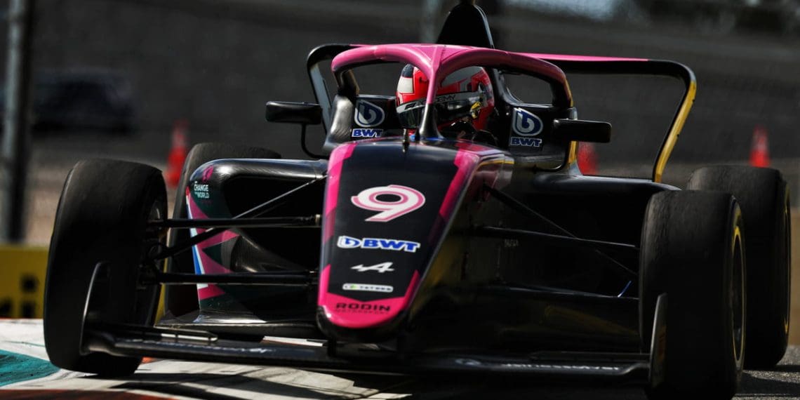 Lugar de destaque para Pin no segundo treino da Academia de F1 em Miami.