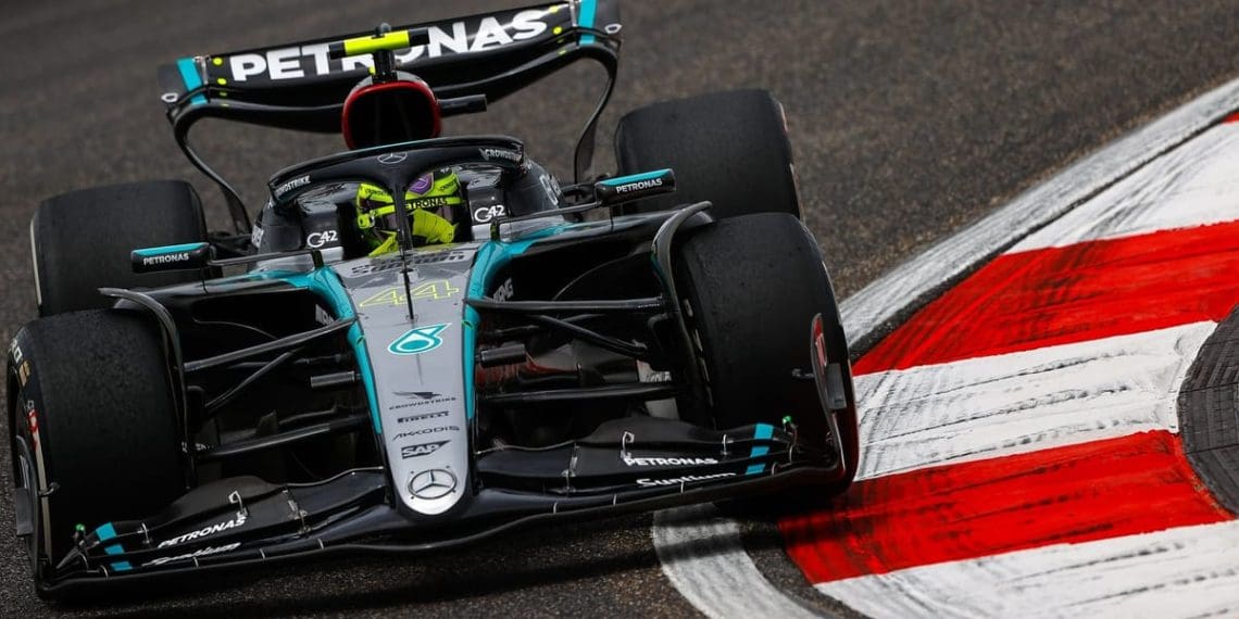 Mercedes F1 testes ultrapassaram os limites.