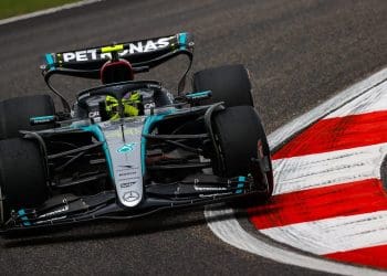 Mercedes F1 testes ultrapassaram os limites.