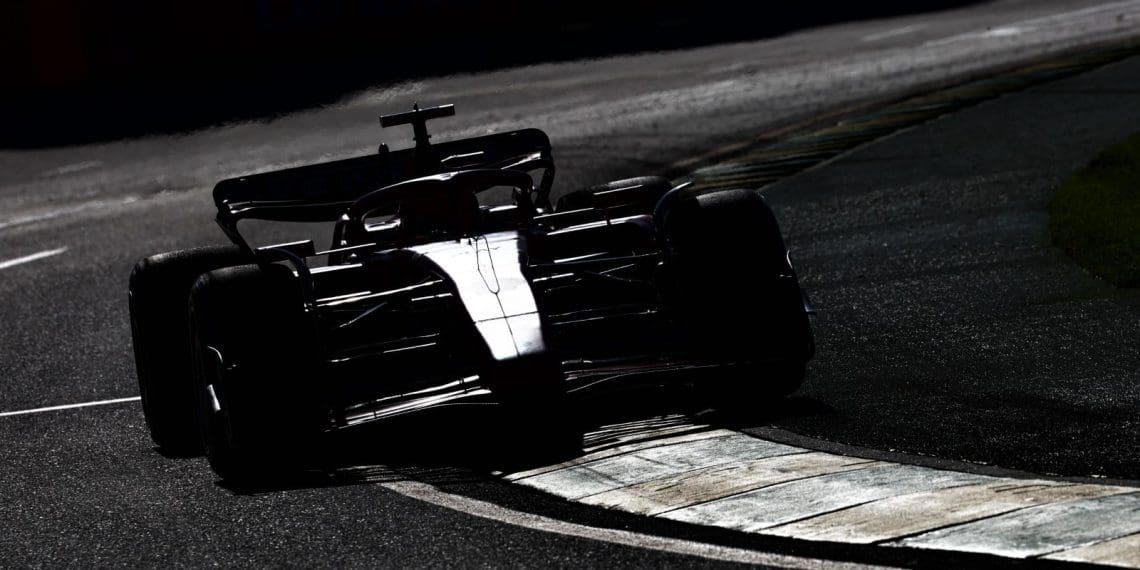 Leclerc lidera última sessão de treinos antes do Grande Prêmio da Austrália.