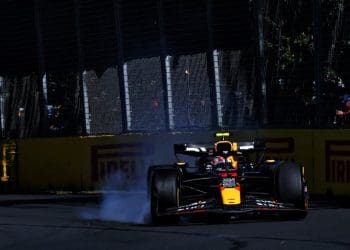 Horner revela que pedaço de plástico preso sob o carro de Perez causou perda ‘significativa’