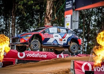 Thierry Neuville lidera o caminho no WRC Portugal.