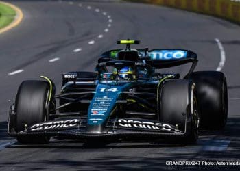 Alonso expressa decepção por penalidade em corrida competitiva mas justa.
