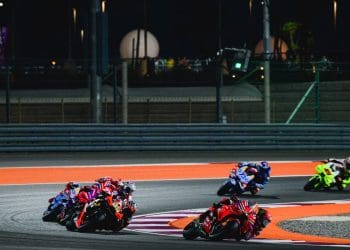 Bagnaia vence na abertura da temporada de MotoGP com destaque para Acosta e Marquez.