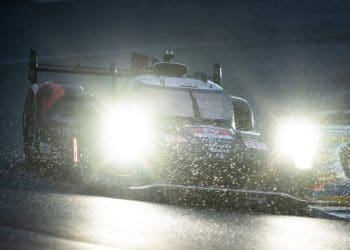 Hartley na frente em Le Mans durante tempestade de chuva