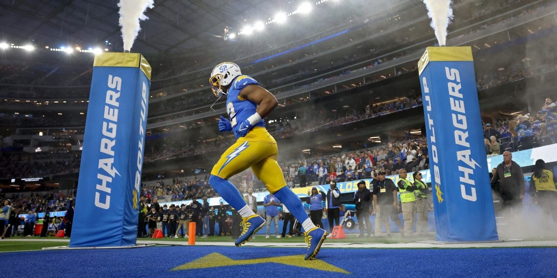 “49ers Urged to Sign 17-Sack Pro Bowler After Amazing Comeback”