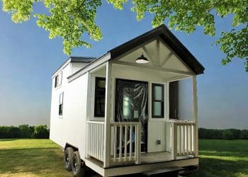 Lovely Tiny House With a Porch Blends Classic Elegance with Traditional Comfort