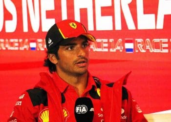 Carlos Sainz afirma que ficou de cama no dia de sua partida para o Grande Prêmio da Austrália.