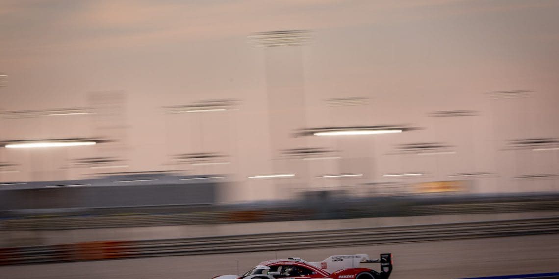 Estre da Porsche lidera com uma hora restante na corrida de 1812km no Catar.