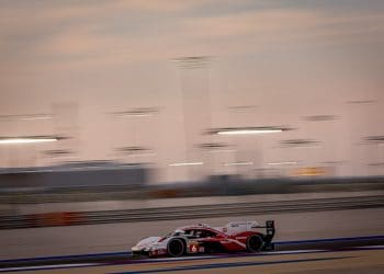 Estre da Porsche lidera com uma hora restante na corrida de 1812km no Catar.