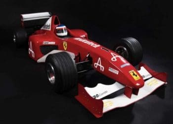 Raro modelo autografado de RC da Ferrari de Schumacher disponível para compra.
