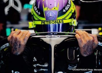 Hamilton expressa preocupação com um possível problema em seu Mercedes.