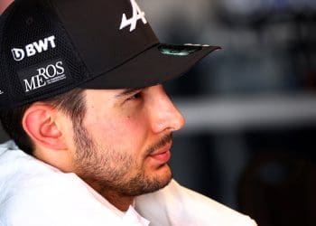 Ocon reafirma ligação com a Mercedes em meio a futuro incerto na F1 para 2025.