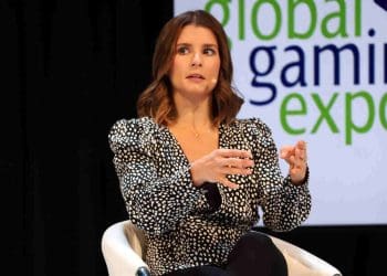 Danica Patrick se pronuncia sobre críticas por suas opiniões conservadoras.