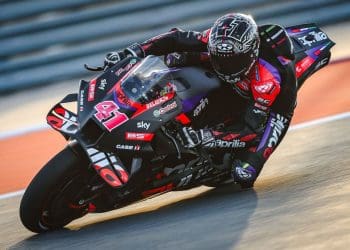 Aprilla reconhece a necessidade de uma motocicleta aprimorada para atrair pilotos de ponta.