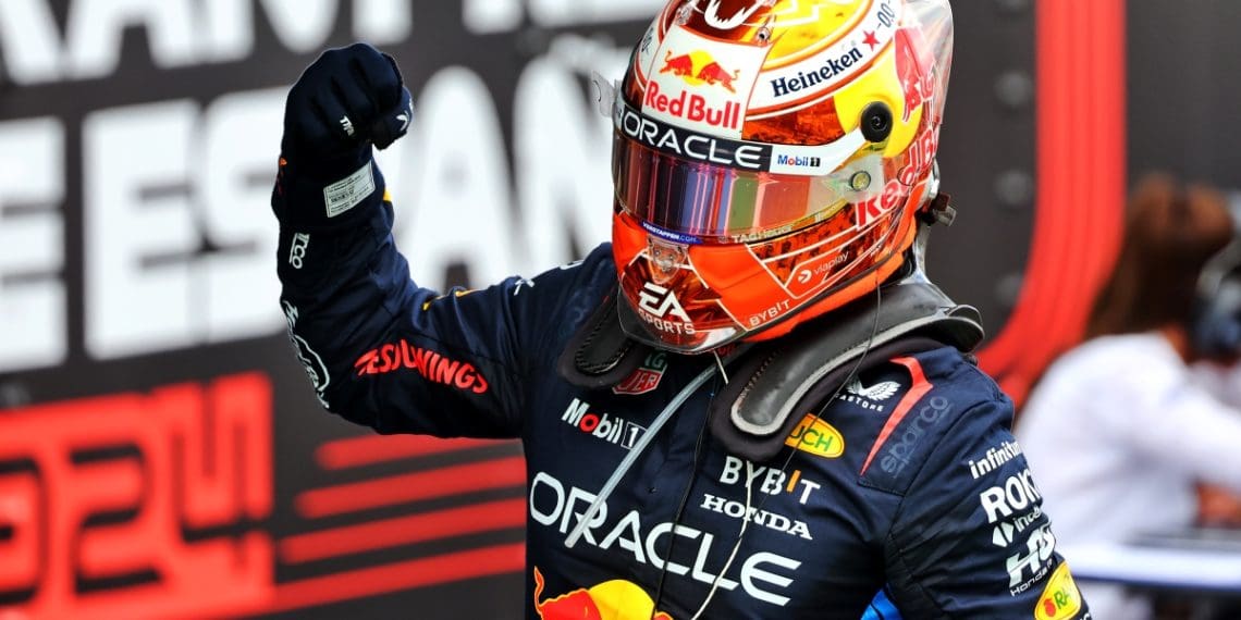 Verstappen derrota Norris pela terceira vitória consecutiva no Grande Prêmio de Fórmula 1 da Espanha.