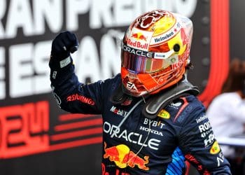 Verstappen derrota Norris pela terceira vitória consecutiva no Grande Prêmio de Fórmula 1 da Espanha.