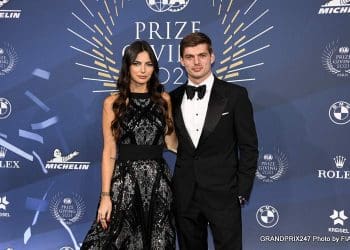 POR QUE A NAMORADA DE VERSTAPPEN, KELLY PIQUET, ESTÁ SENDO ATACADA ONLINE?