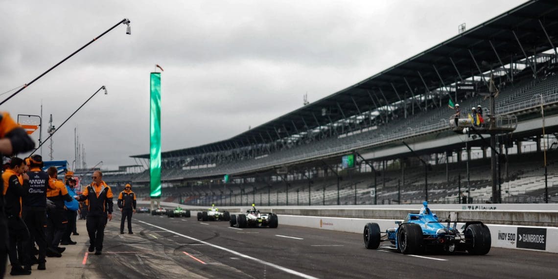 Indy 500: Chuva interrompe prática após início breve