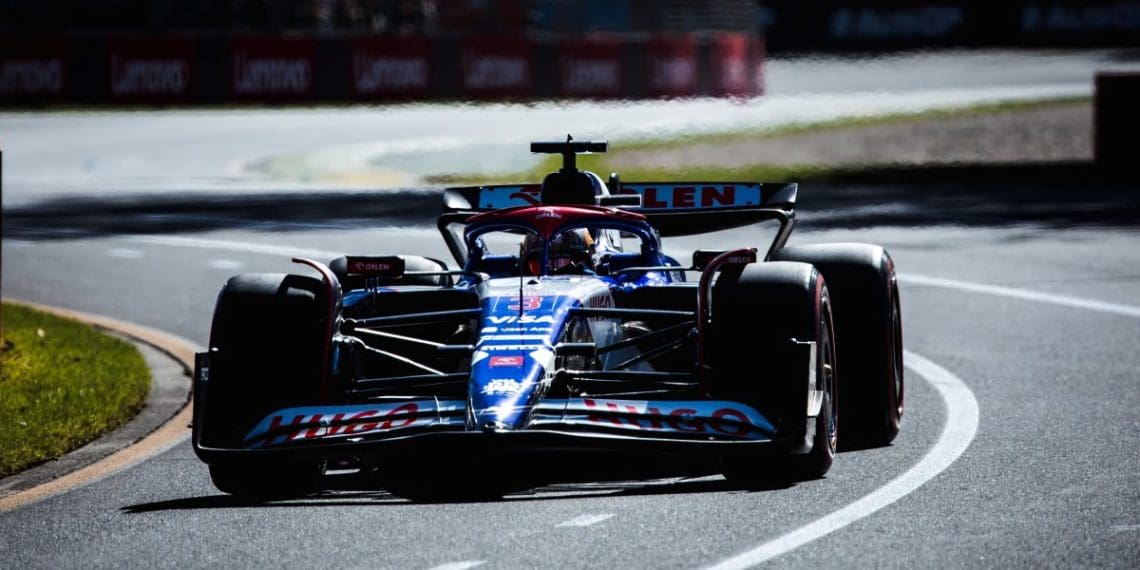 Ricciardo luta para acompanhar o ritmo de Tsunoda no carro de Fórmula 1 da Red Bull de 2024.