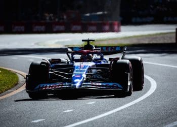 Ricciardo luta para acompanhar o ritmo de Tsunoda no carro de Fórmula 1 da Red Bull de 2024.