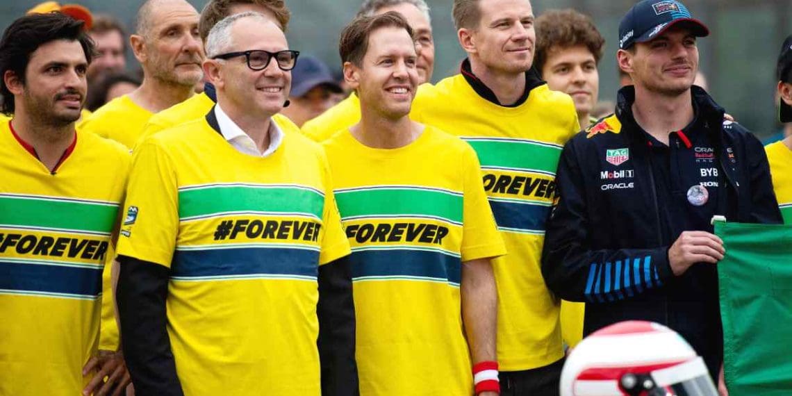 Max Verstappen teve sua camisa de Ayrton Senna supostamente roubada antes de ele poder usá-la em homenagem à F1 no Grande Prêmio da Emilia Romagna.