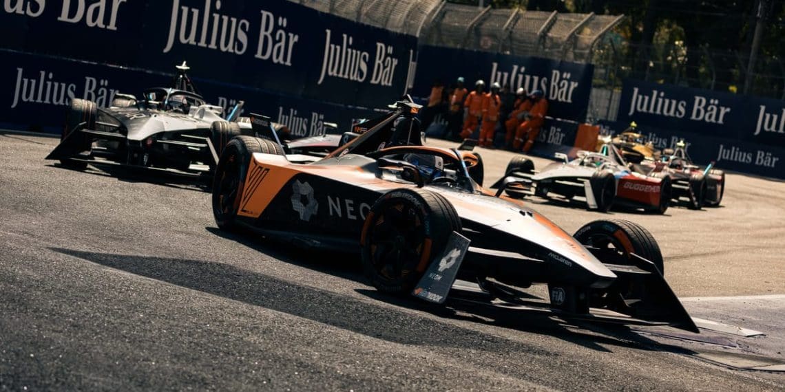 McLaren conquista primeira vitória com heroísmo na última volta