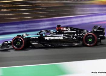 Russell: Uma noite prolongada em Jeddah.