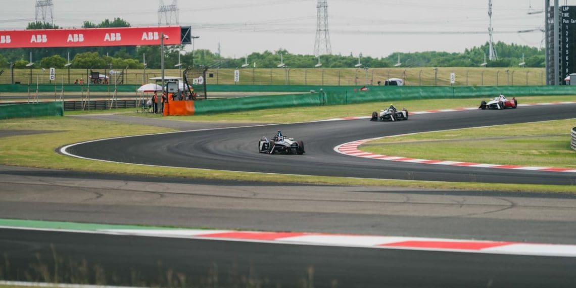 Jaguar vence o E-Prix de Xangai com Evans enquanto Cassidy decepciona.