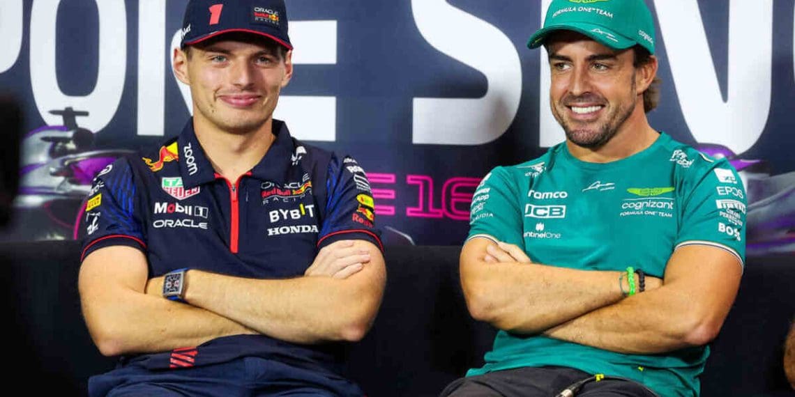 Fernando Alonso transfere-se para Aston Martin e impacta mercado de pilotos de 2025.