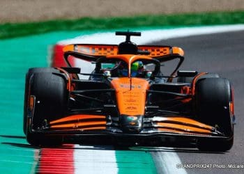 Grande Prêmio da Emilia Romagna: Piastri lidera sessão caótica