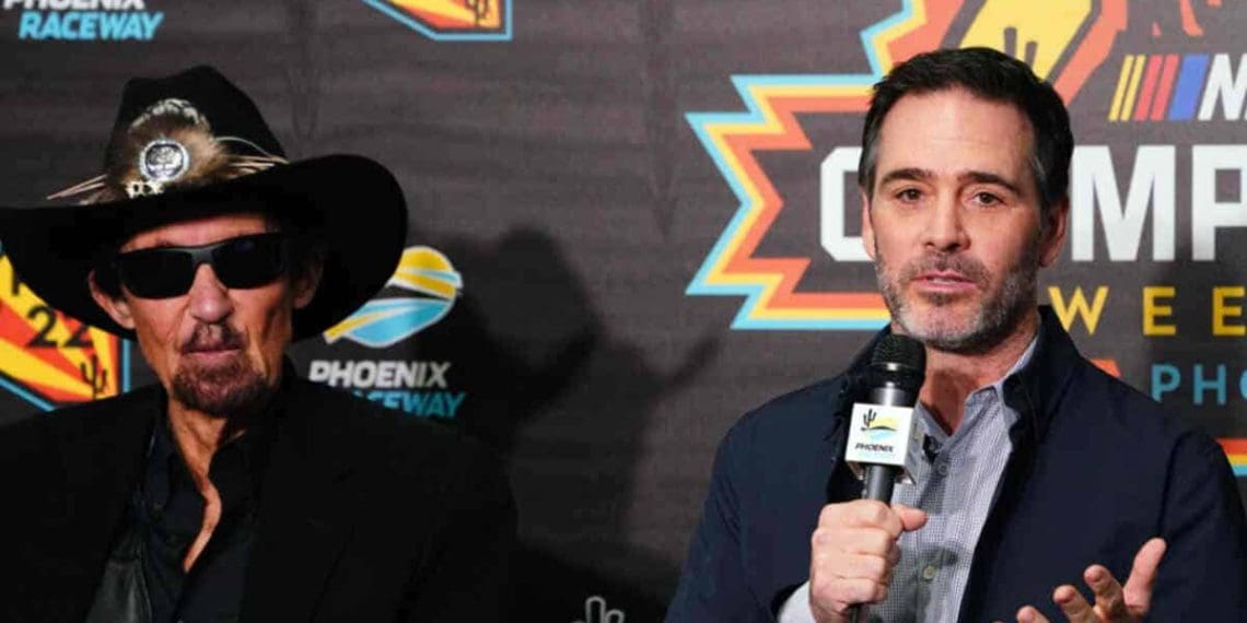 Jimmie Johnson pede que NASCAR estenda prática da corrida da Cup apesar de reconhecer “medidas de economia de custos”