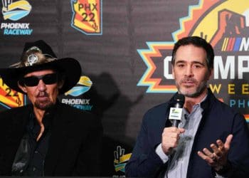 Jimmie Johnson pede que NASCAR estenda prática da corrida da Cup apesar de reconhecer “medidas de economia de custos”