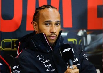Report: Lewis Hamilton is set to persuade some Mercedes team members to join Ferrari, learning from Sebastian Vettel’s past error.