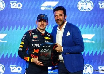 Verstappen: Evitei bater na última curva desta vez.