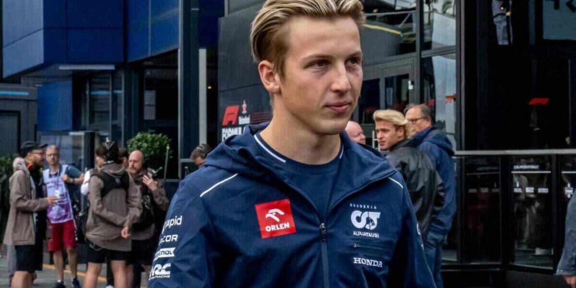Liam Lawson nega desejo de se juntar à F1 como substituto de piloto ferido.