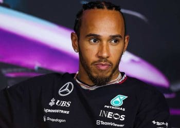 Lewis Hamilton diz que os carros de Fórmula 1 de 2024 estão equilibrados de forma precária em termos de setup.