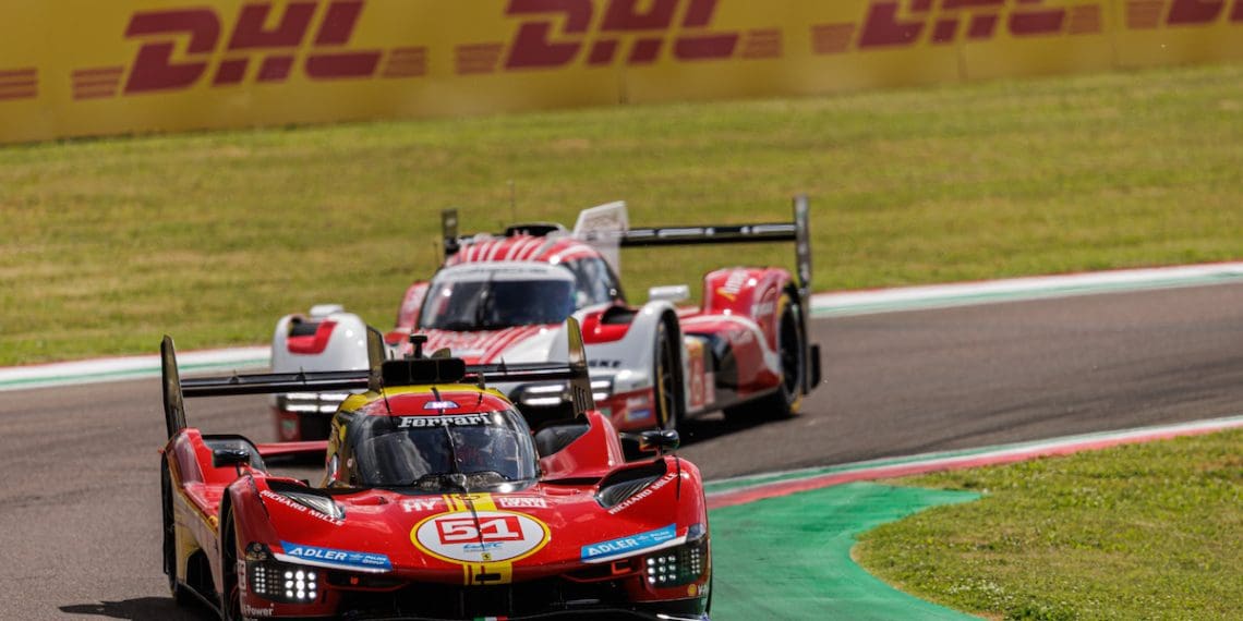 Giovinazzi na frente de Vanthoor e Conway após uma hora em Imola.