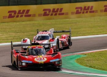 Giovinazzi na frente de Vanthoor e Conway após uma hora em Imola.