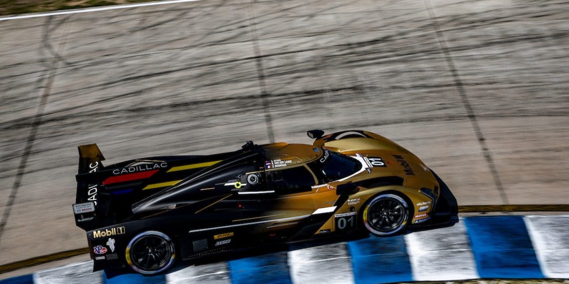 Van der Zande lidera em sessão de treinos caótica em Sebring.