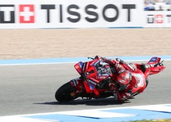 Bagnaia impede por pouco Marquez de reivindicar primeira vitória na Ducati em emocionante corrida em Jerez.