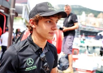 Verstappen oferece orientação a Antonelli para lidar com estreia na F1.