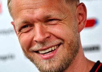 Magnussen critica colisão de Monaco F1 com Perez como comportamento de corrida inaceitável.