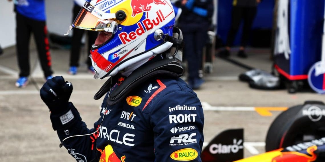 Verstappen garante primeiro lugar na qualificação do Grande Prêmio do Japão após batalha incomum dentro da equipe Red Bull.